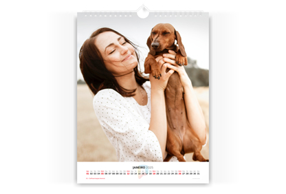 Mockup do FotoCalendário 20x30 | A4-R | Parede.