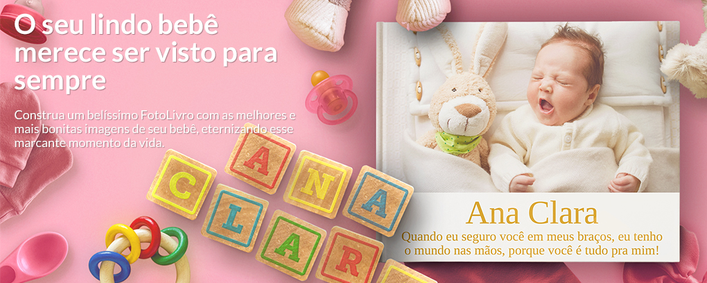 FotoLivro Capa Dura com imagem de bebê, acompanhado de brinquedos.